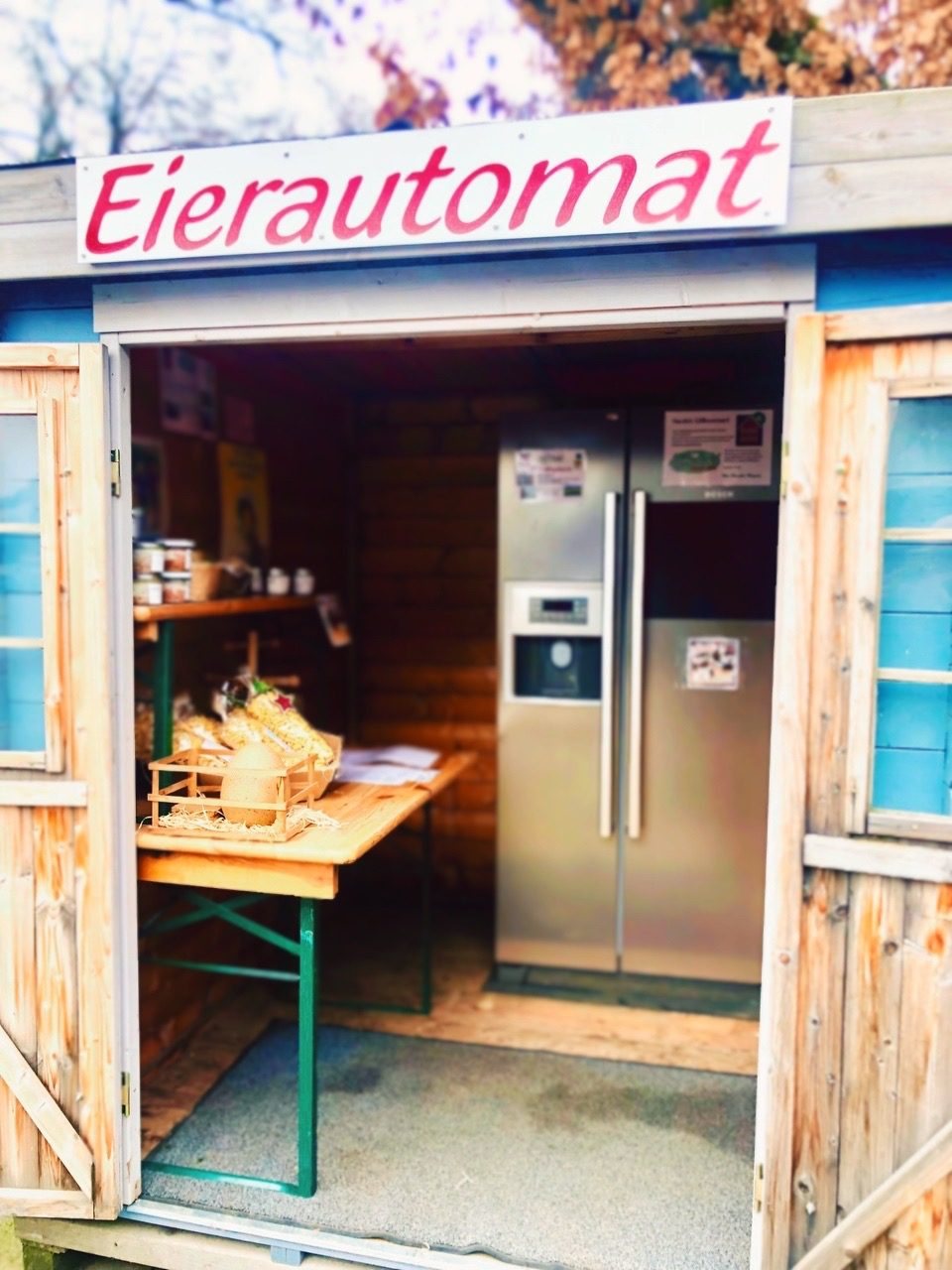 Der Eierautomat im Verkaufshäuschen